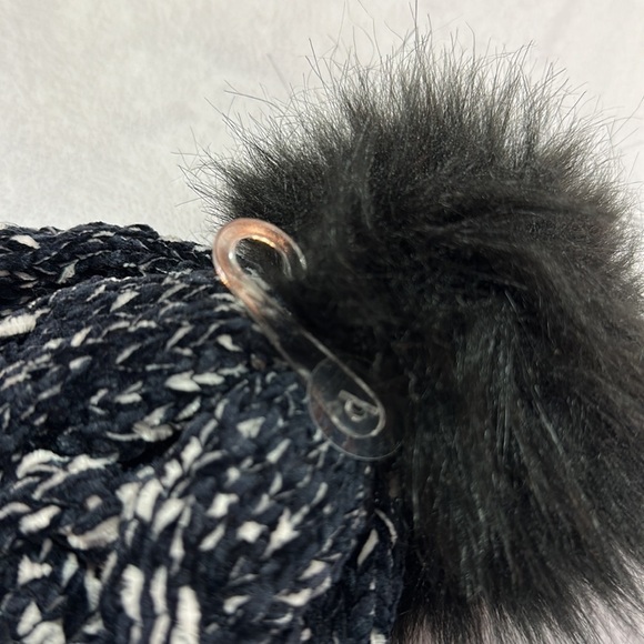 Torrid Hat Beanie Black White Marled Ribbed Knit Faux Fur Pom Pom Winter OS NWOT - Picture 7 of 9